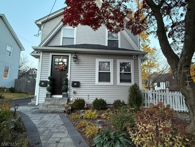 20 Van Dyke Pl in Summit, NJ - Building Photo - Building Photo