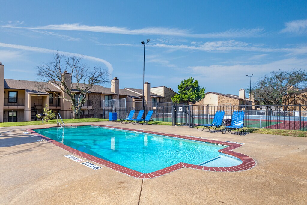 Corners Apartments in Desoto, TX