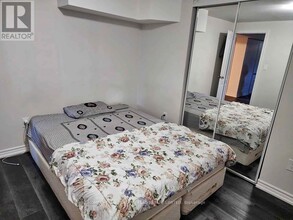 75 Parkside Dr in Brampton, ON - Building Photo - Building Photo