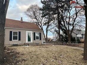 10918 W Wells St in Wauwatosa, WI - Building Photo - Building Photo