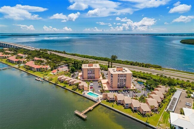 7430 Sunshine Skyway Ln S in St. Petersburg, FL - Building Photo - Building Photo