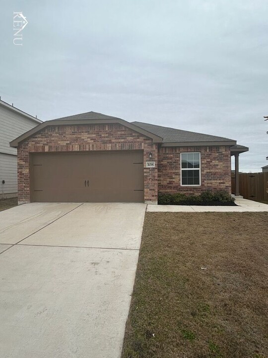 108 Silvercrest Ln in Jarrell, TX - Building Photo