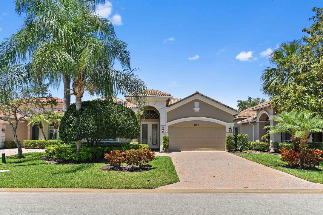 9220 Short Chip Cir in Port St. Lucie, FL - Building Photo