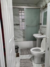 5822 N Spaulding Ave, Unit 2 in Chicago, IL - Building Photo - Building Photo