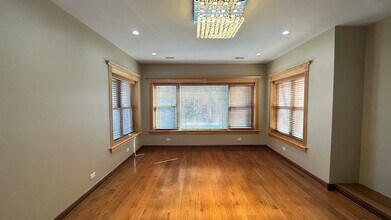 5716 N Campbell Ave in Chicago, IL - Building Photo - Building Photo