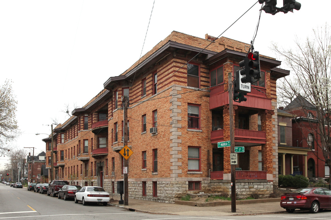 Welcome to Magnolia Apartments in Louisvil... in Louisville, KY - Foto de edificio