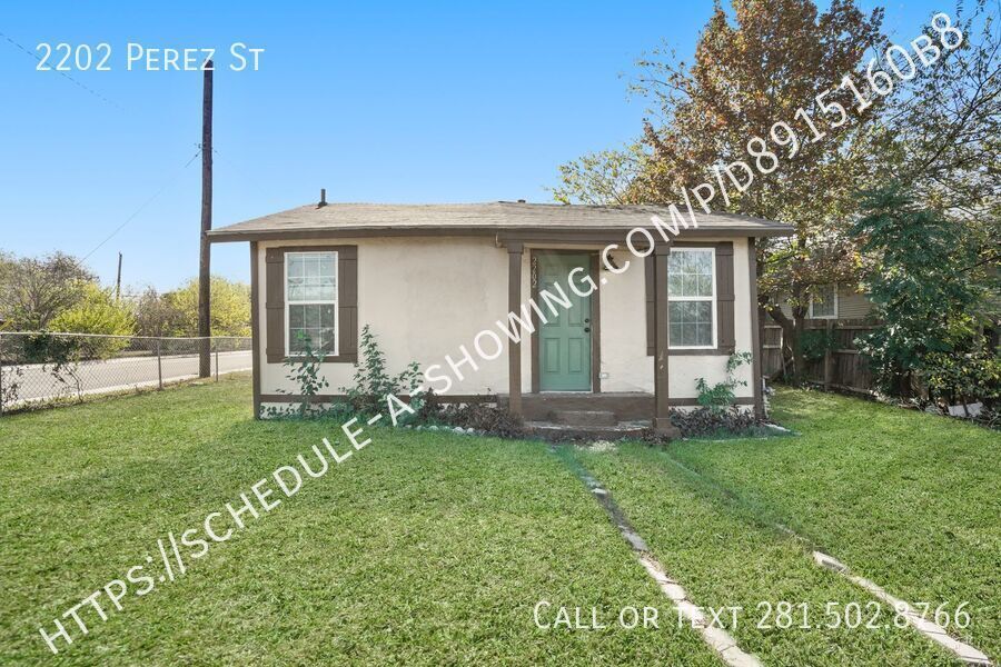 2202 Perez St in San Antonio, TX - Building Photo