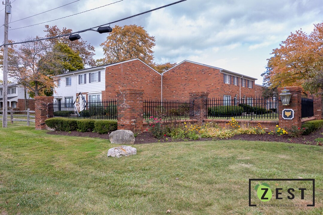 OPEN HOUSE SATURDAY 5/3/25 12-12:30PM!!! in Bloomfield Hills, MI - Building Photo