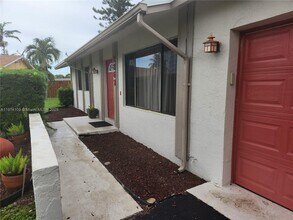 2862 NW 108th Ave in Sunrise, FL - Building Photo - Building Photo