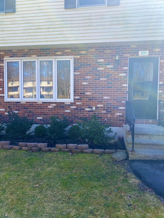40 Mountain Dr in Mt Pocono, PA - Building Photo