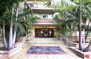 1262 S Barrington Ave in Los Angeles, CA - Building Photo