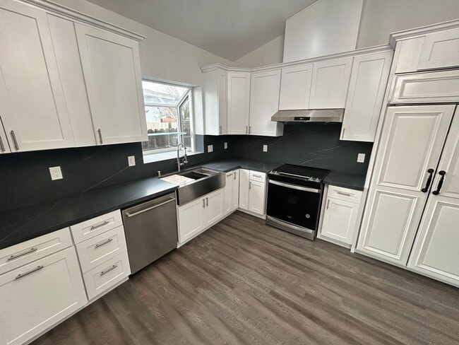 1527 W Orangeburg Ave in Modesto, CA - Building Photo - Building Photo