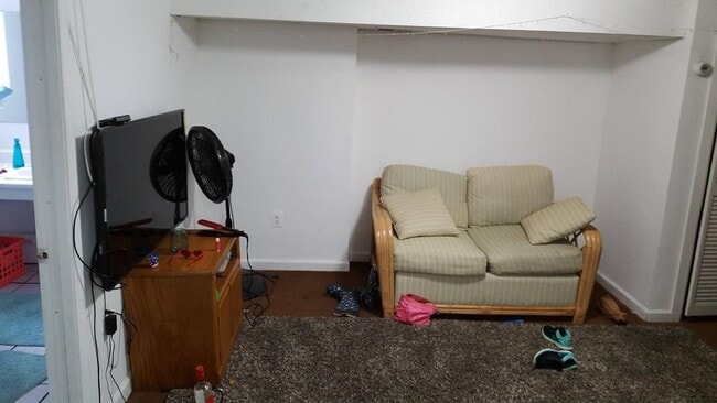 3453 Ward St, Unit 3453 Ward 1st floor