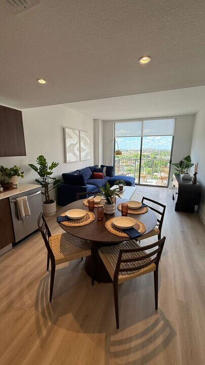 951 NW 40th Ave, Unit B1 in Miami, FL - Building Photo