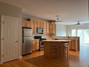 1531 Queen Ann Ln in Gurnee, IL - Building Photo - Building Photo