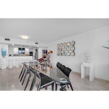 1643 Brickell Ave in Miami, FL - Building Photo - Building Photo