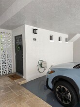 261 Navarre Ave in Coral Gables, FL - Building Photo - Building Photo