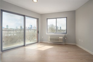 461 Newark Ave in Jersey City, NJ - Building Photo