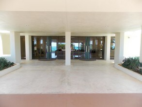 8750 S Ocean Dr-Unit -534 in Jensen Beach, FL - Foto de edificio - Building Photo