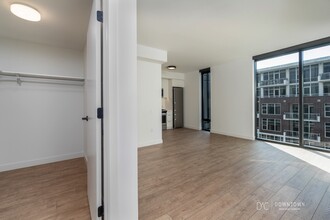 40 S Halsted St, Unit 303 in Chicago, IL - Building Photo - Building Photo