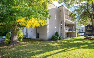 Prima Villa in Windsor, ON - Building Photo