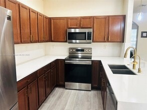 17058 SW 95th Terrace in Miami, FL - Foto de edificio - Building Photo