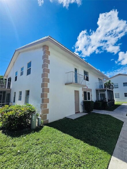 property at 104 SE 10th St