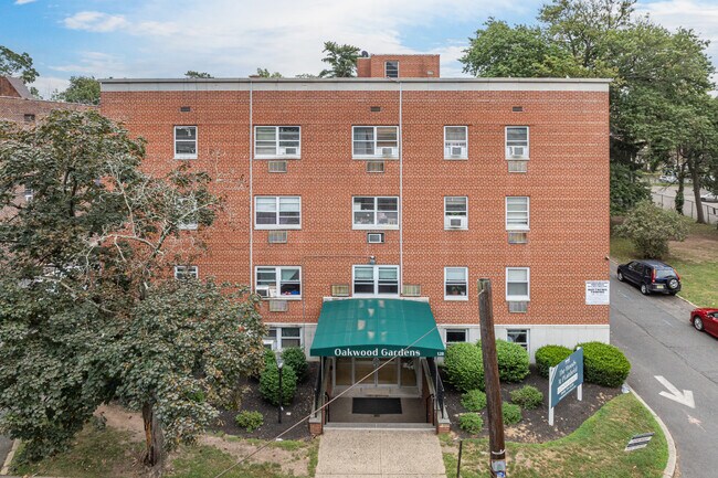 Oakwood Gardens bldg 2 in Plainfield, NJ - Building Photo - Building Photo