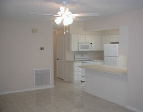 3812 Pinedale St in Brandon, FL - Building Photo - Building Photo