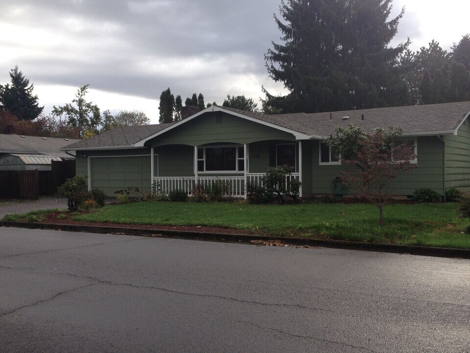 1139 Dondea St in Springfield, OR - Building Photo