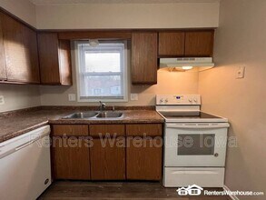 802 Hartford Ave in Des Moines, IA - Building Photo - Building Photo