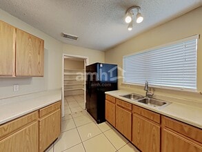 11011 Victors Hl in San Antonio, TX - Building Photo - Building Photo