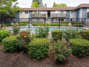 Wyndover Apartment Homes in Novato, CA - Foto de edificio - Building Photo