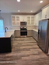 728 Sycamore Wy in Orange Park, FL - Building Photo - Building Photo