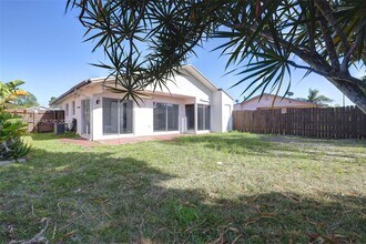 20932 SW 118th Ave in Miami, FL - Foto de edificio - Building Photo