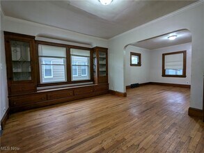 9715 Plymouth Ave-Unit -Down in Garfield Heights, OH - Building Photo - Building Photo