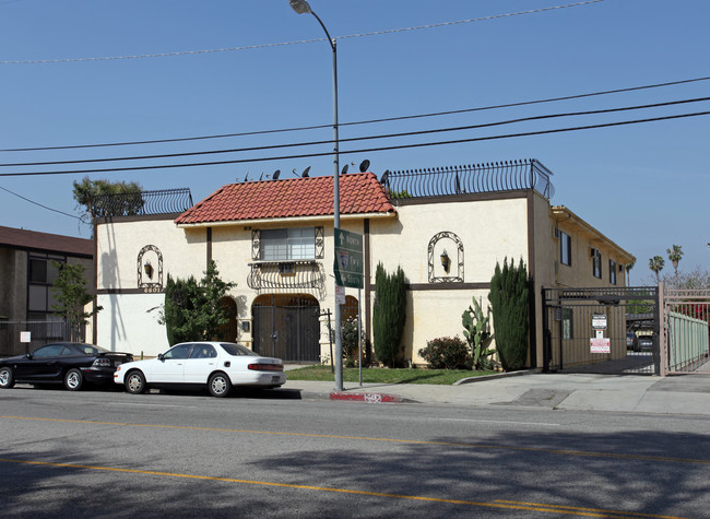 6605 Haskell Ave in Van Nuys, CA - Foto de edificio - Building Photo