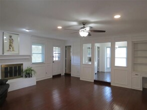 201 Kingsbridge Dr in Garland, TX - Building Photo - Building Photo