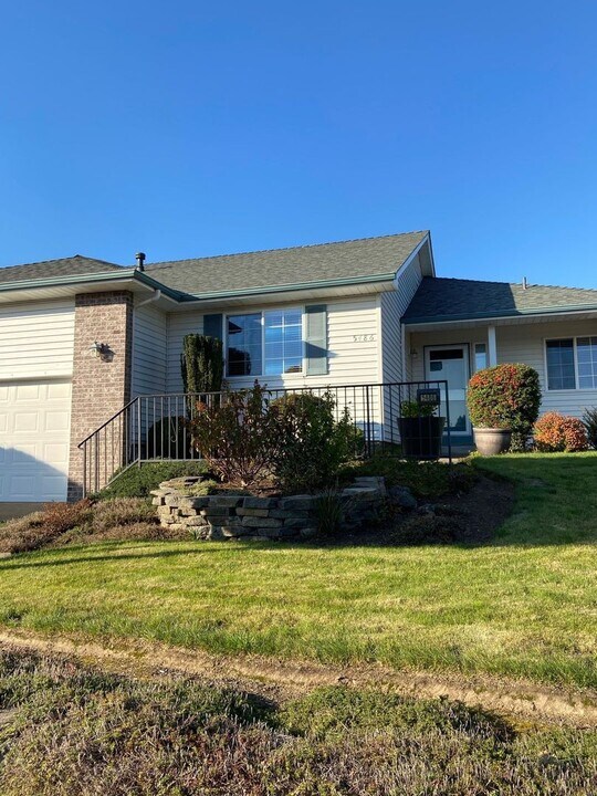 5482-5486 Monterey Dr SE in Salem, OR - Building Photo