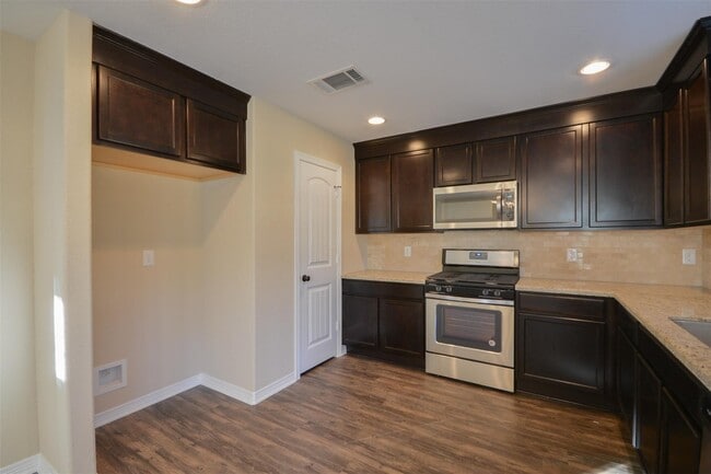 property at 3615 Kennington Ct