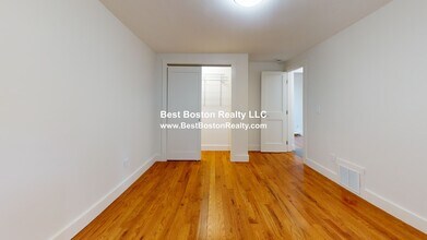 38 Gibson St, Unit 5B in Cambridge, MA - Foto de edificio - Building Photo