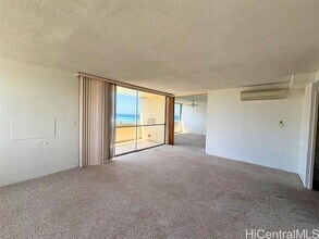 2500 Kalakaua Ave in Honolulu, HI - Building Photo - Building Photo