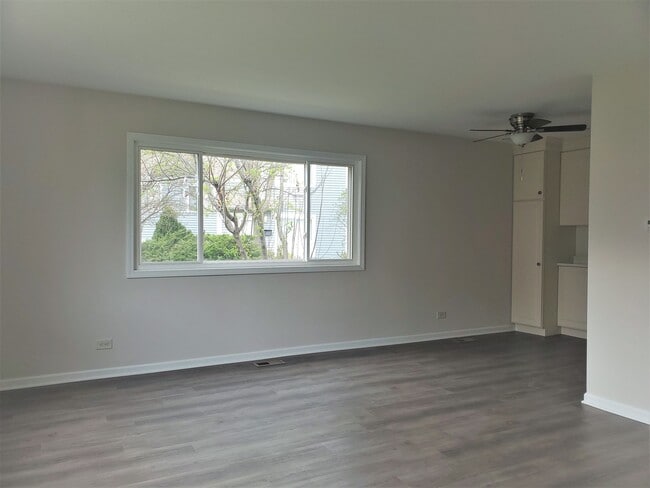 811 Cambridge Pl in Wheeling, IL - Building Photo - Building Photo