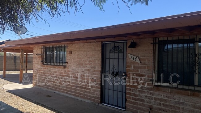 property at 744 E Holaway Dr