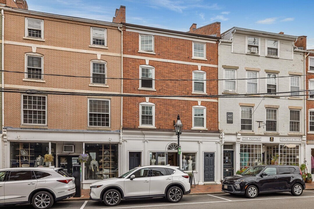 111 Market St in Portsmouth, NH - Building Photo