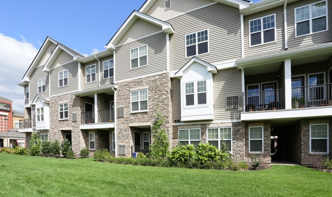 Autumn Hills in Woodbridge, NJ - Building Photo - Building Photo