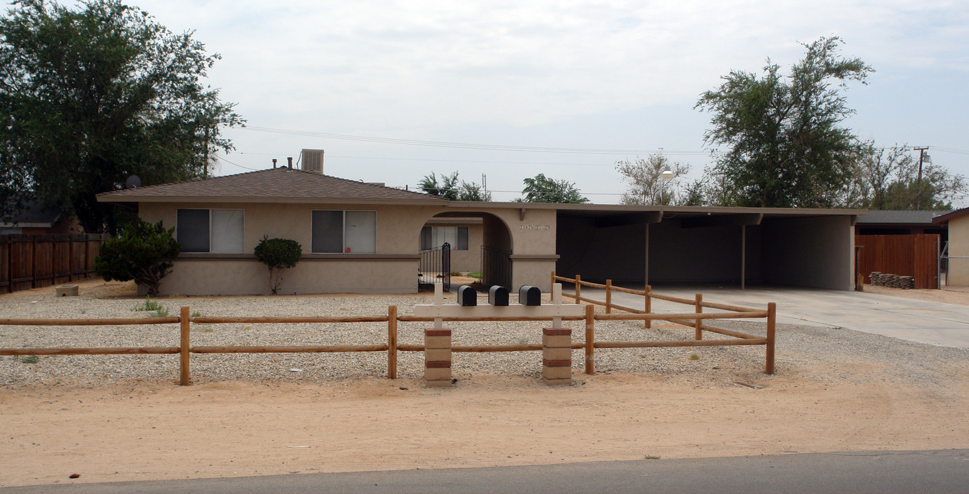 21625 Nisqually Rd in Apple Valley, CA - Building Photo