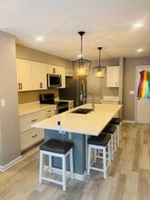 12053 E Hoye Dr in Aurora, CO - Foto de edificio - Building Photo