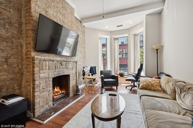 116 W Grand Ave in Chicago, IL - Building Photo - Building Photo