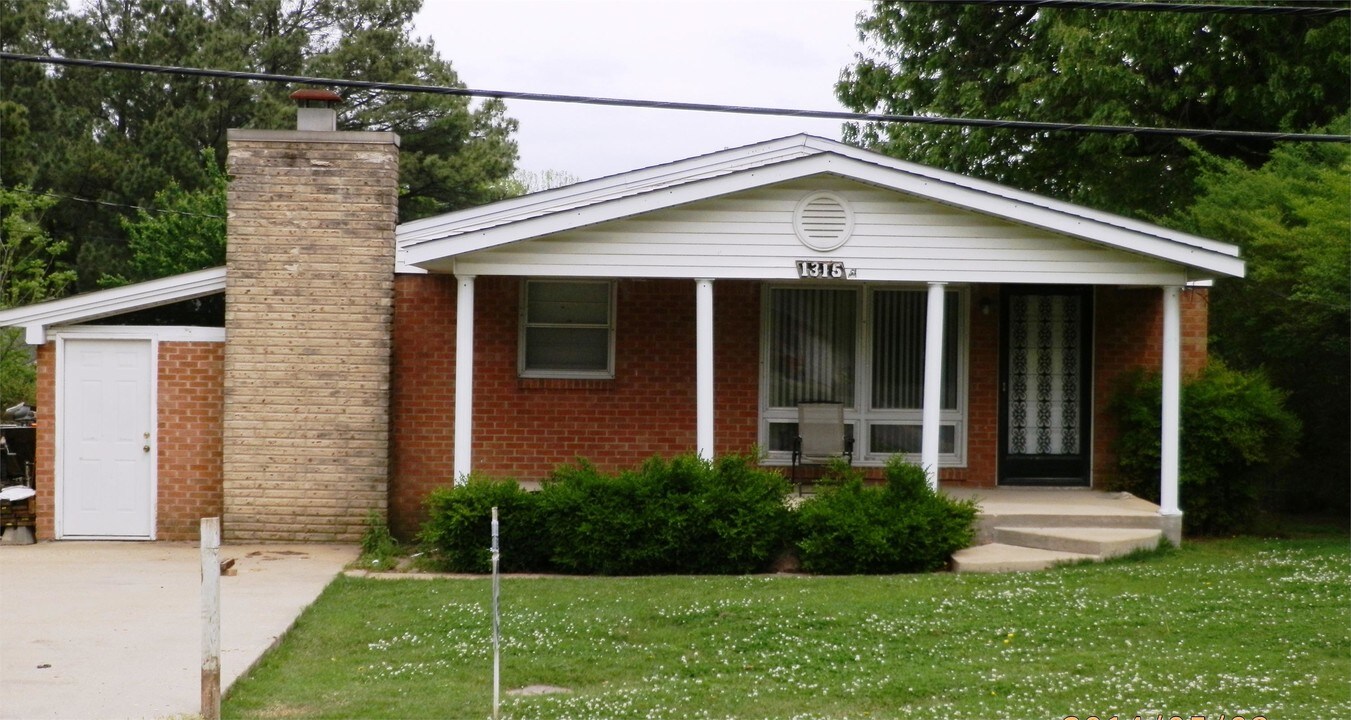 1315 S 7th St in Paragould, AR - Building Photo